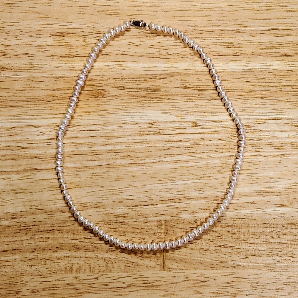 Delicate Faux Pearl Necklace
